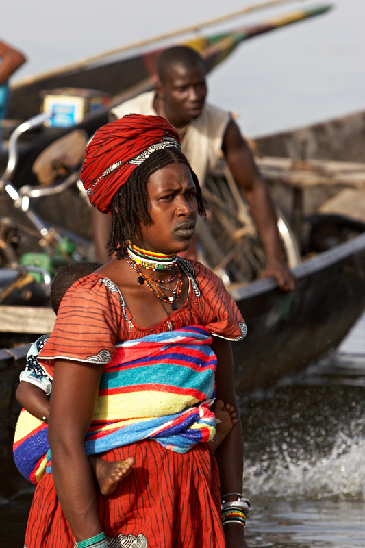 31   Peul women returning from the market   Segou